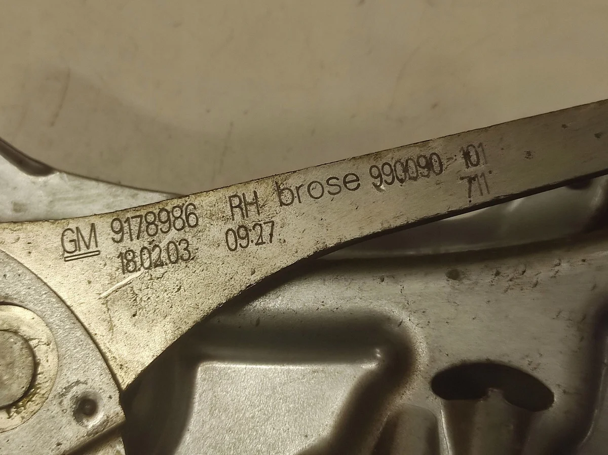 2004 Opel Vectra C Front Door Window Regulator image 5