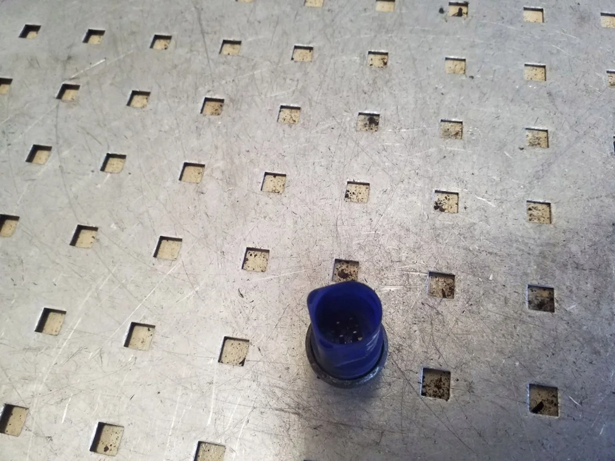 2002 Audi A6 S6 C5 Coolant Temp Sensor 800959481B image 3