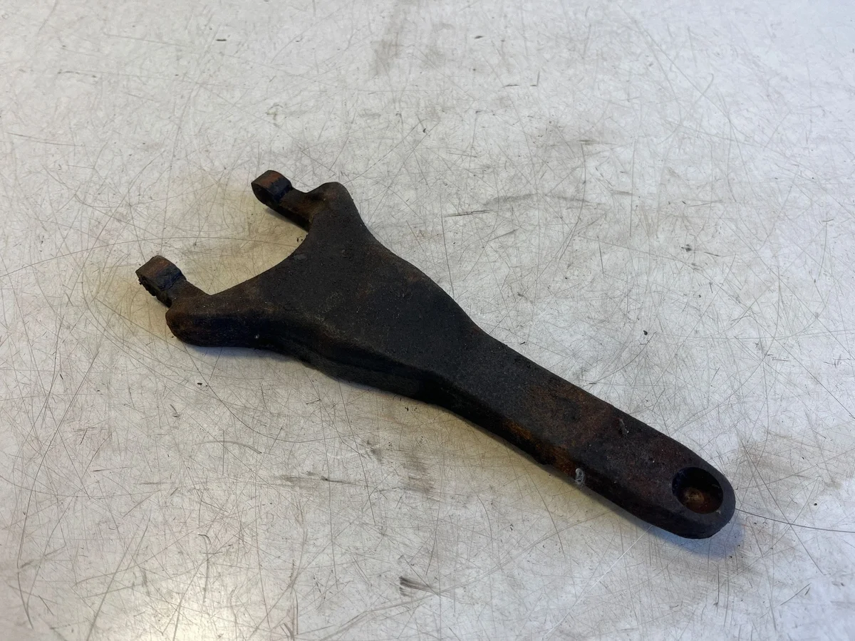 Soporte Embrague Toyota Avensis T250 VAL322663