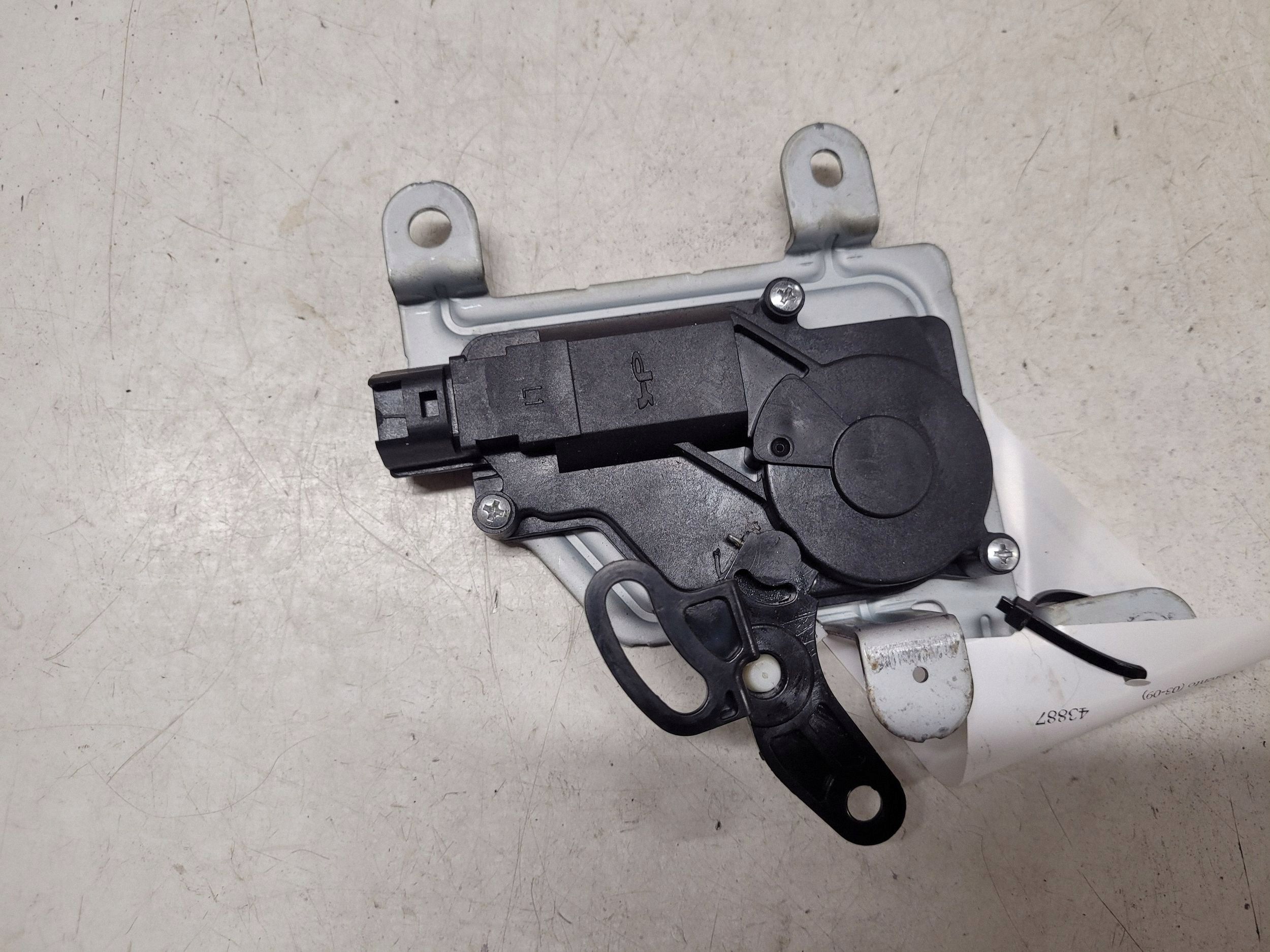 Kia Sorento Vergrendelingsactuator Kofferbak JUT43887