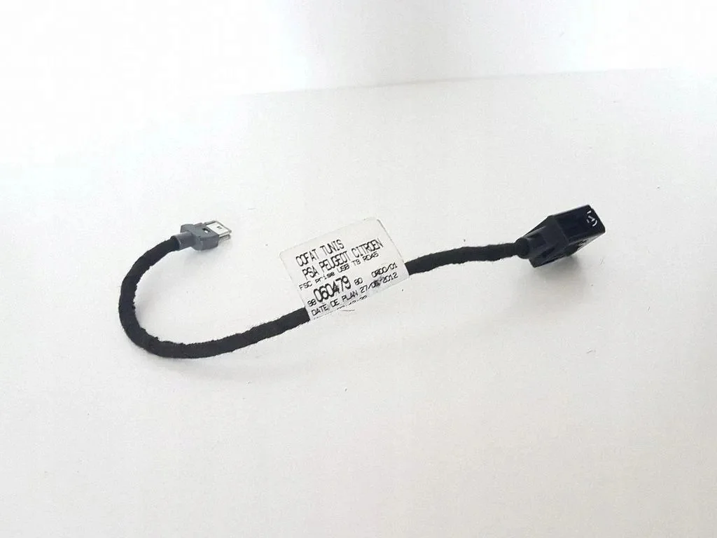 USB-portti Peugeot 9806047980 Käytetty