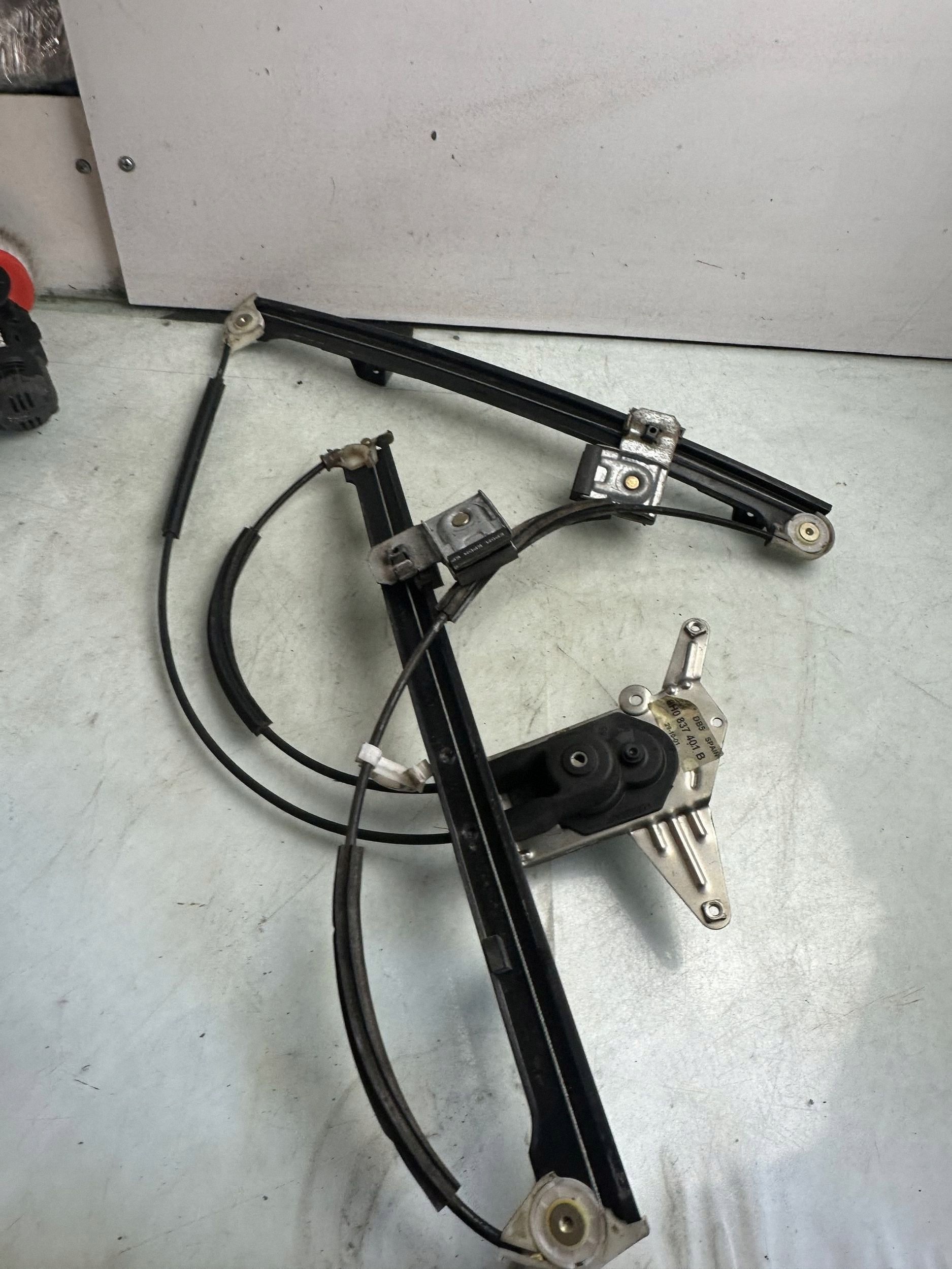 Volkswagen Lupo lasinnostin vasen 6H0837401B