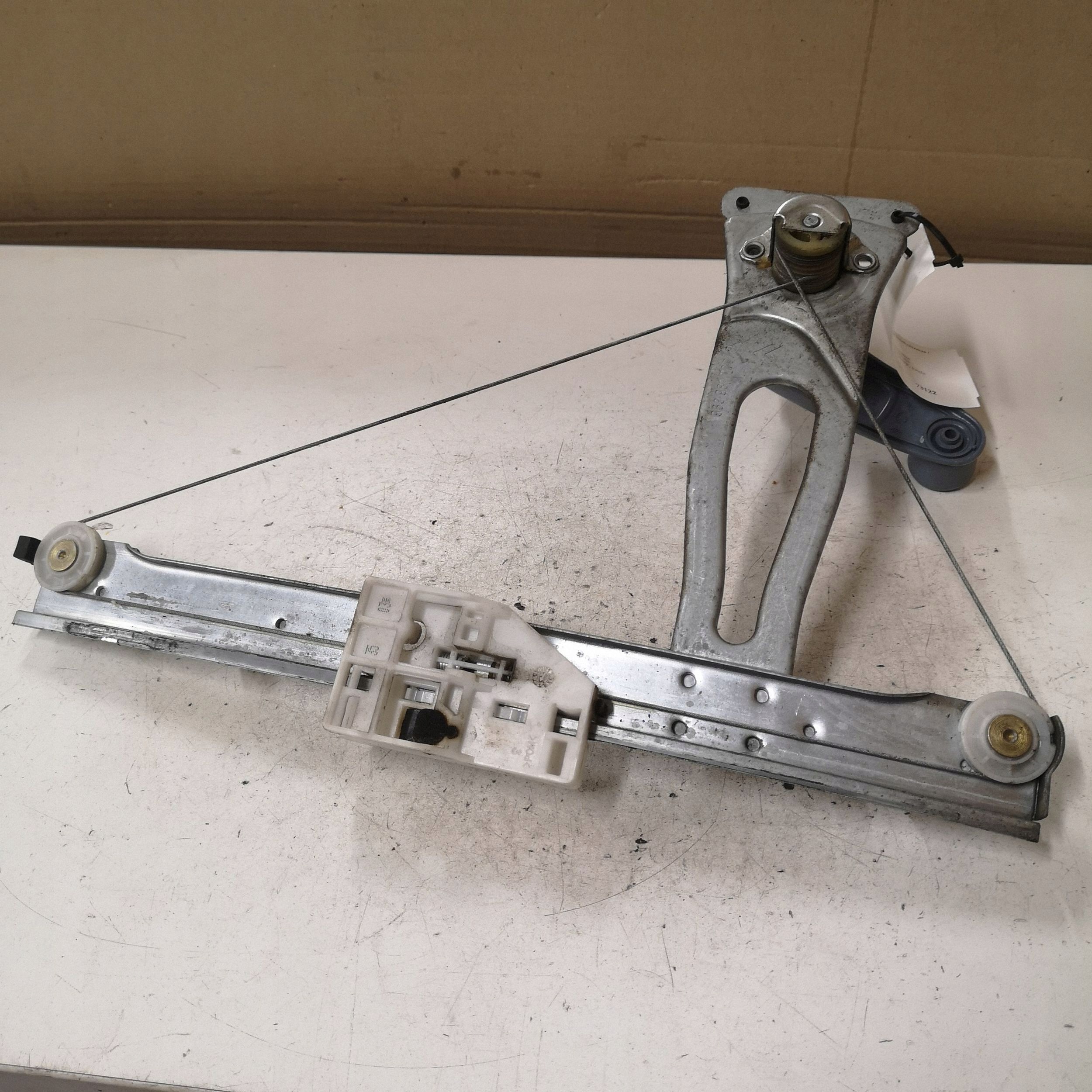 2003 Citroen C3 Manual Rear Window Regulator image 3