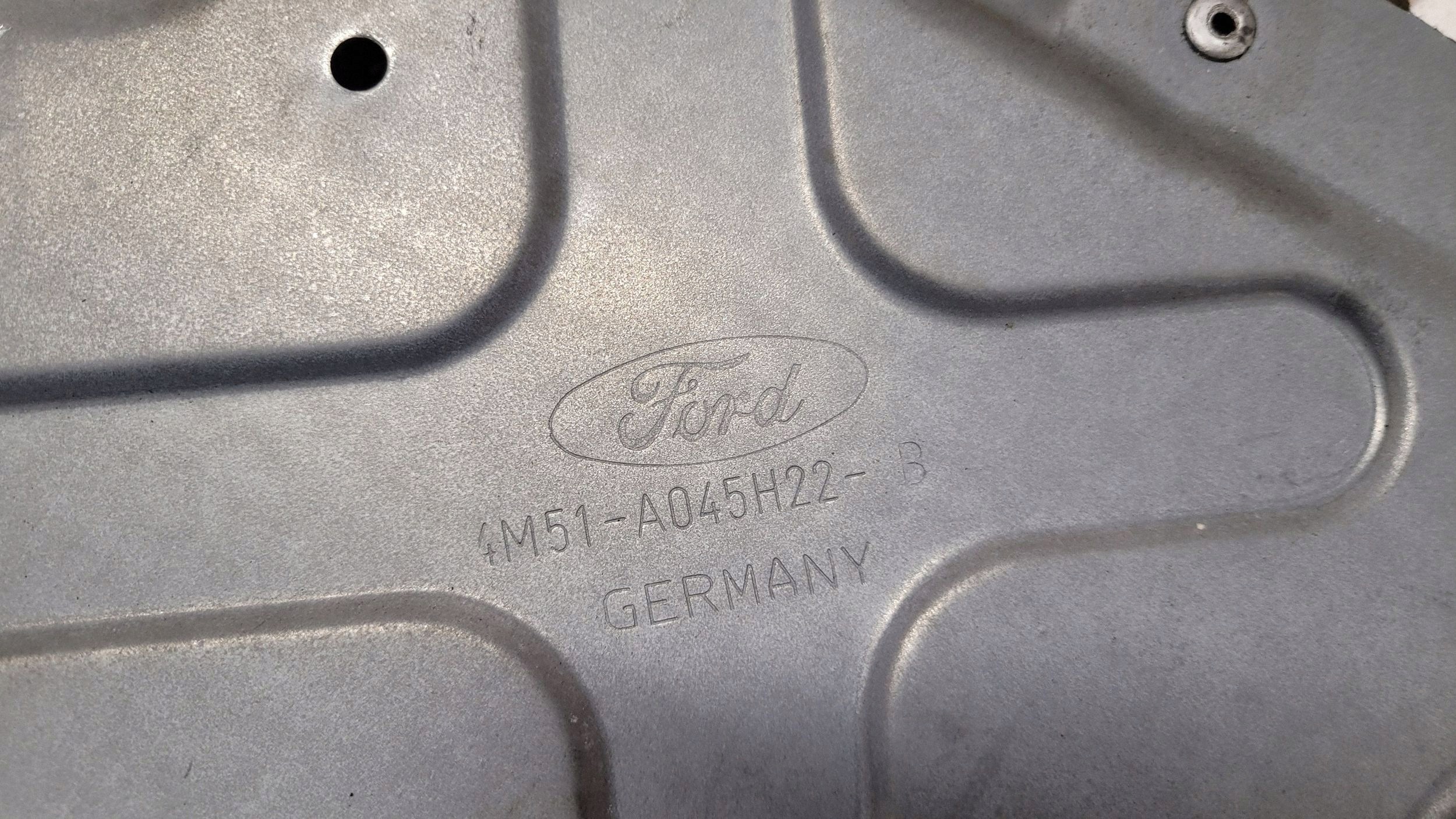 Ford Focus 2004 Lève-vitre Manuel Arrière image 3
