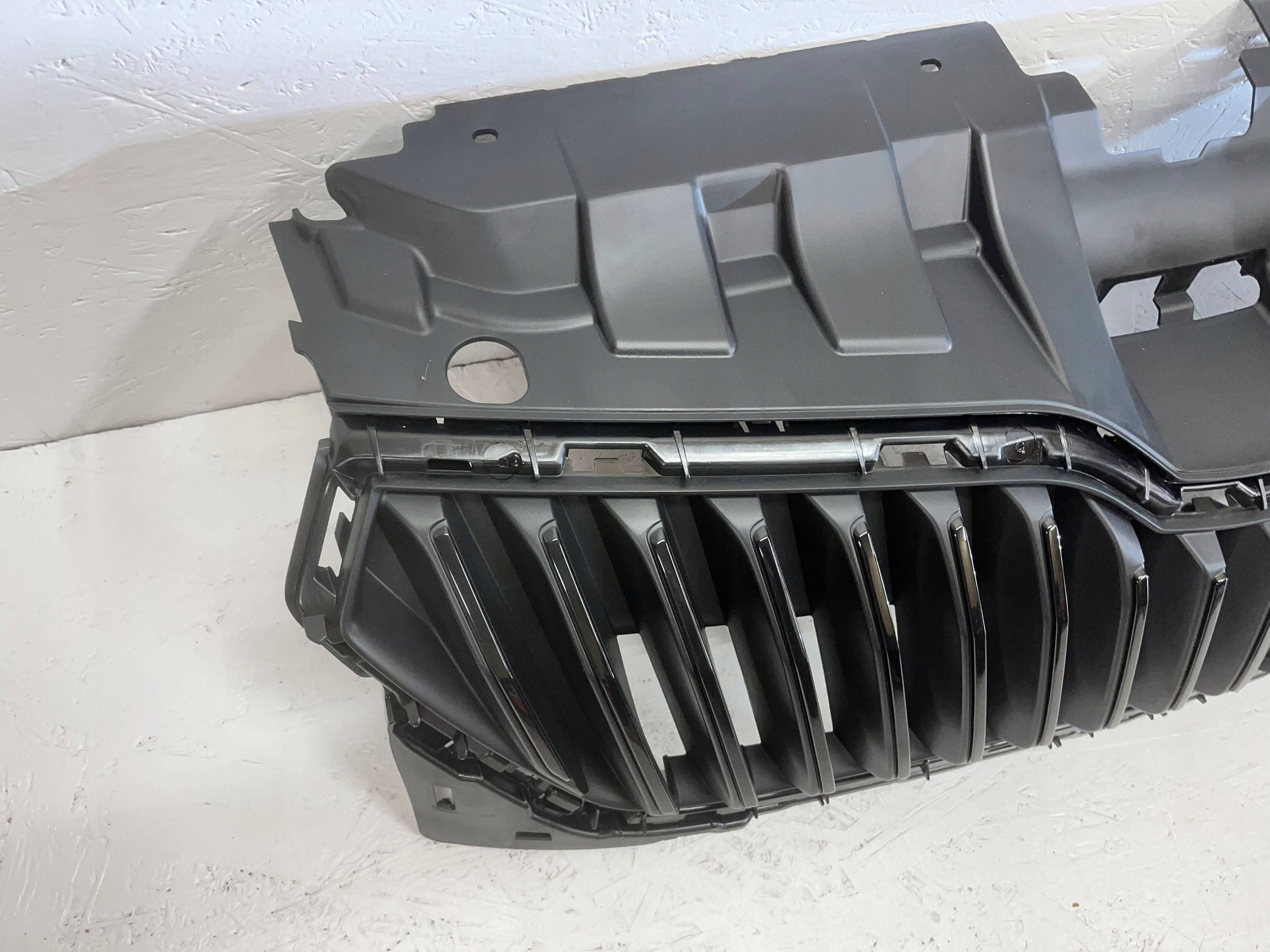 Skoda Fabia Mk3 NJ jäähdyttimen ritilä 6V0853653C