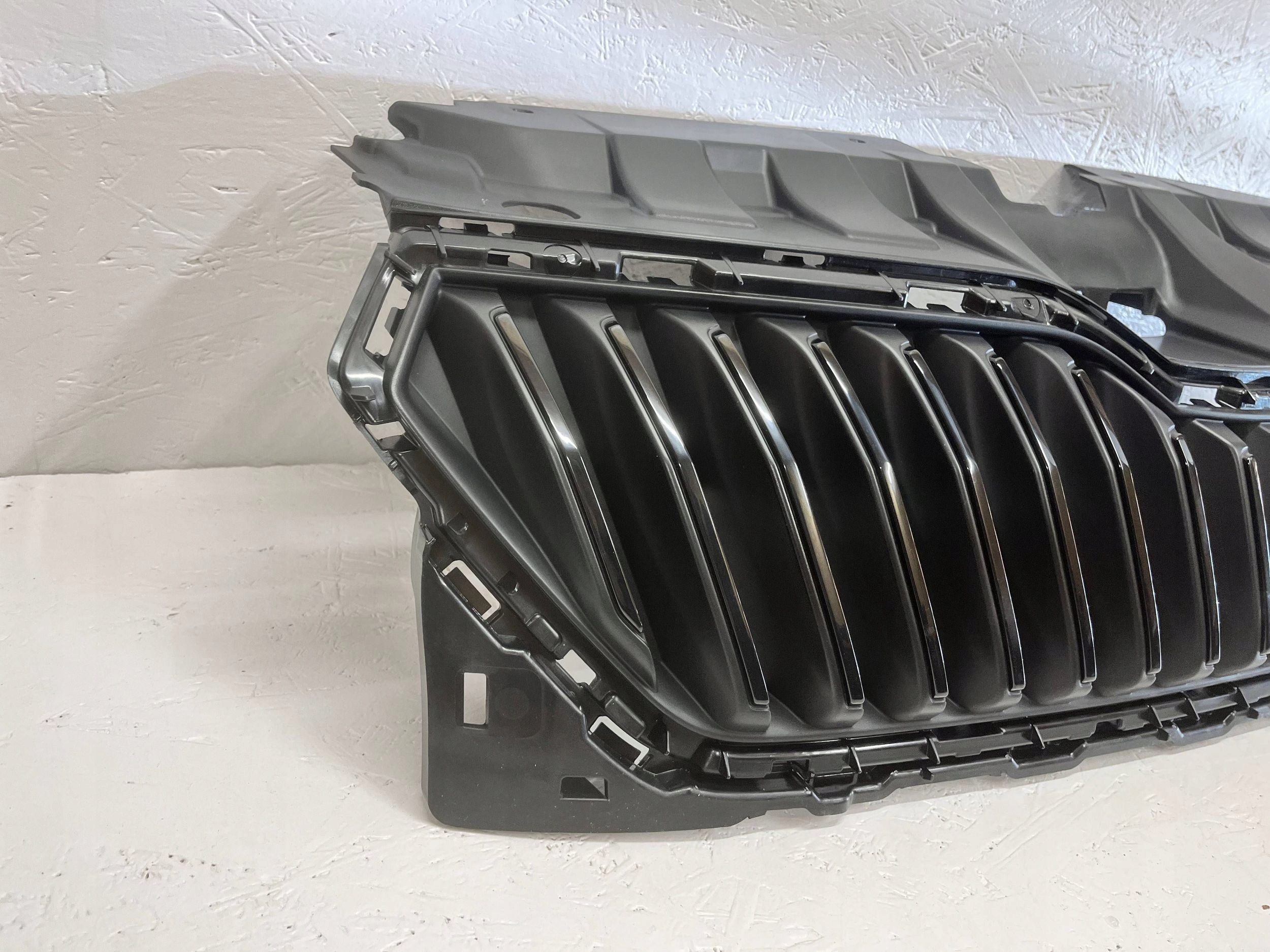 Calandre Skoda Fabia Mk3 (NJ) 6V0853653C image 3