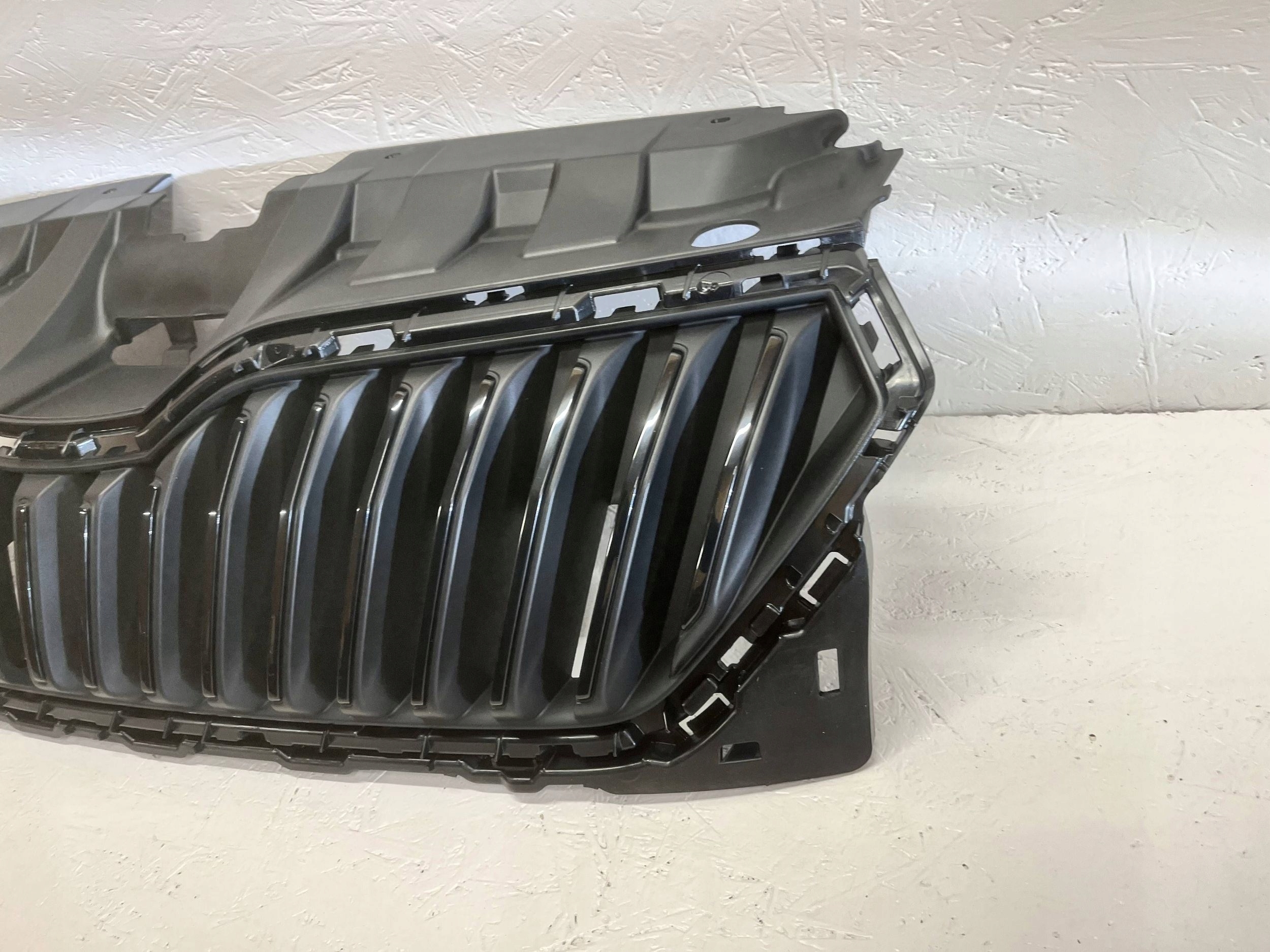 Calandre Skoda Fabia Mk3 (NJ) 6V0853653C image 6