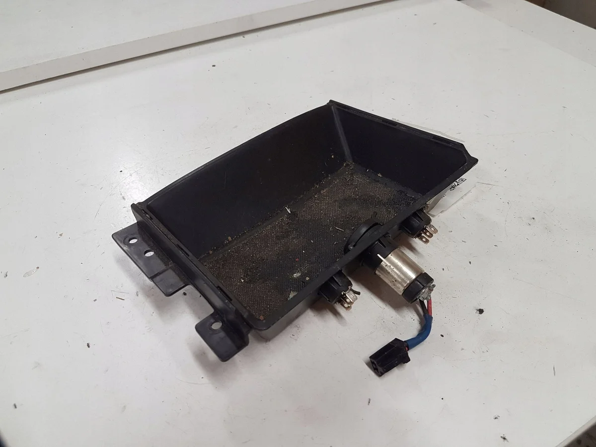 12V pistorasia KIA Sorento 846843E510