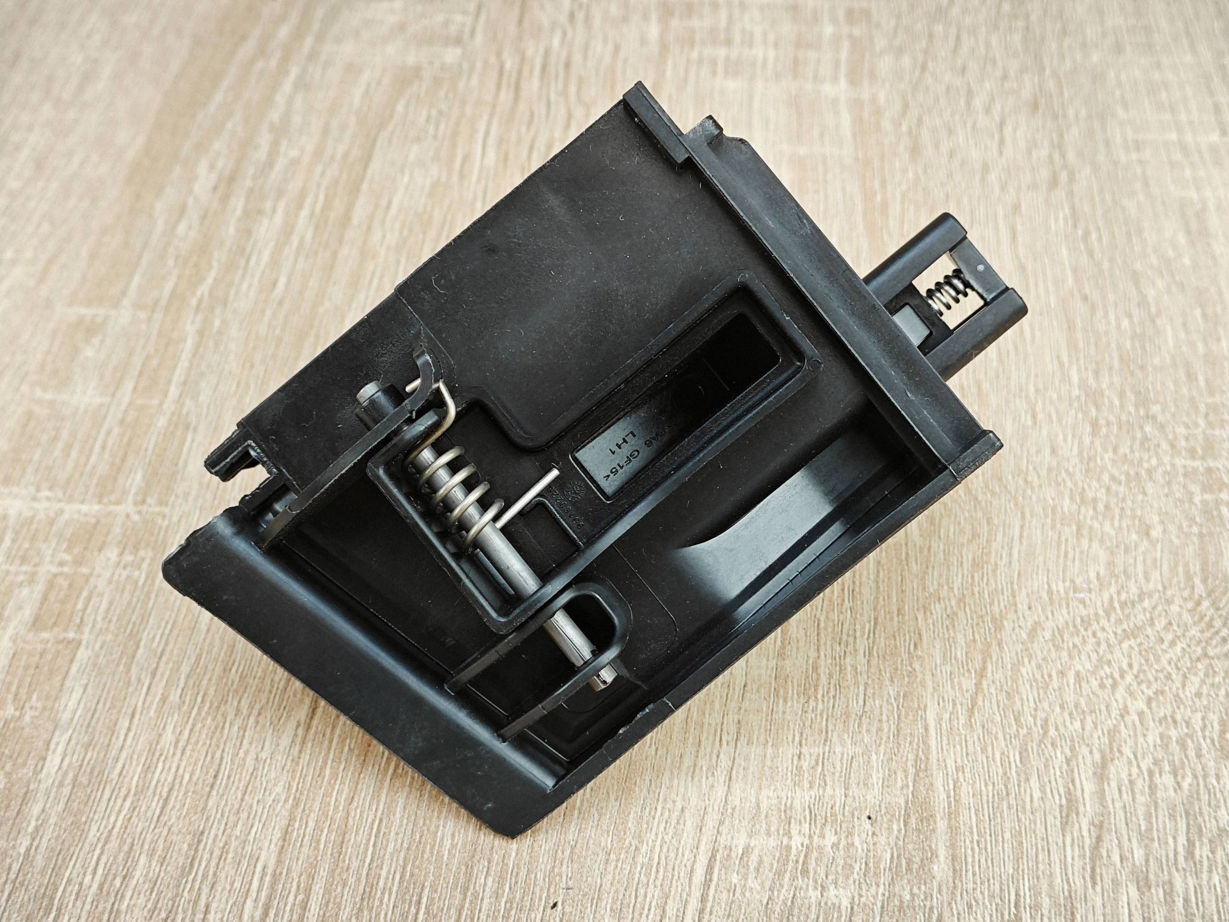 BMW X3 G01 LCI Rollo Halterung Links OE image 3