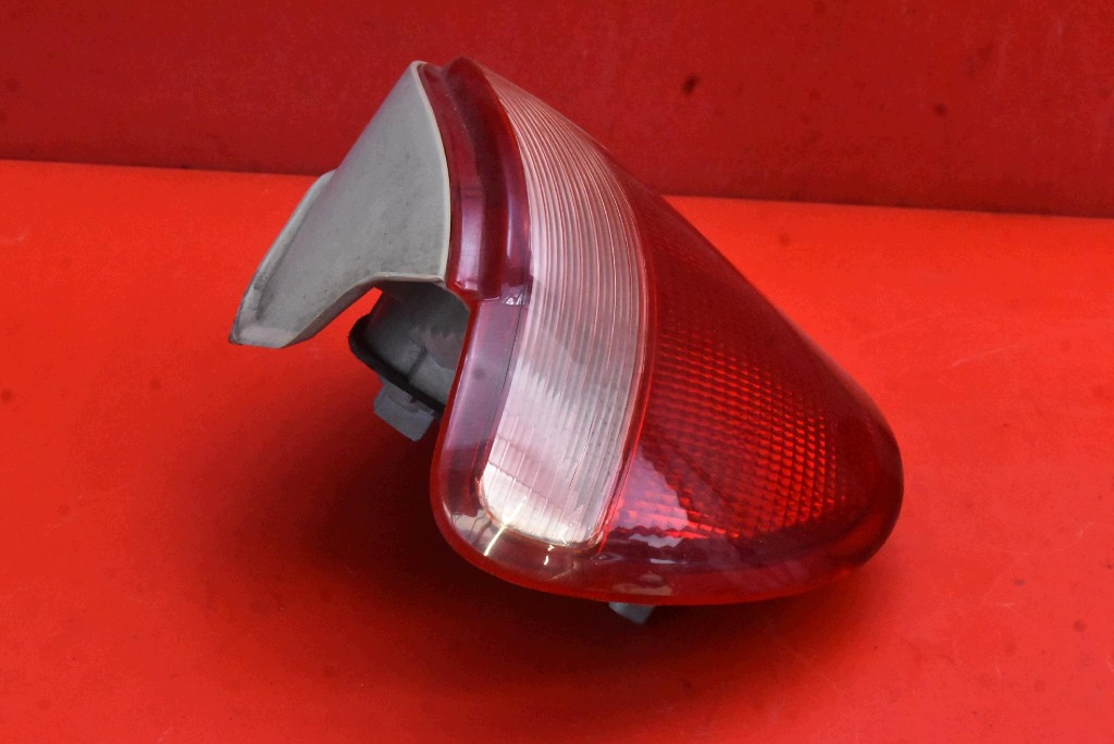 Rückleuchte Links Toyota Yaris 1 03-05 gebraucht image 3