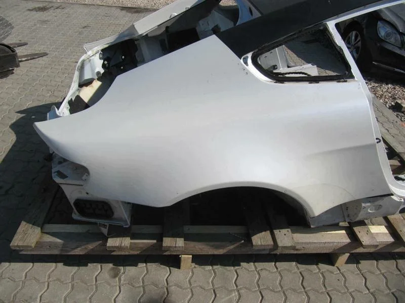 Aston Martin V8 Kotflügel Rechts Hinten image 3