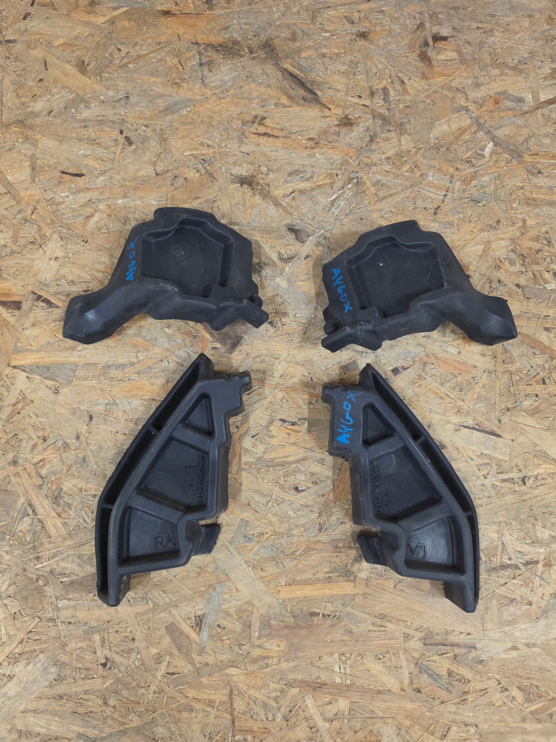 Toyota Aygo X 23-25 Guarnizione Passaruota SX/DX