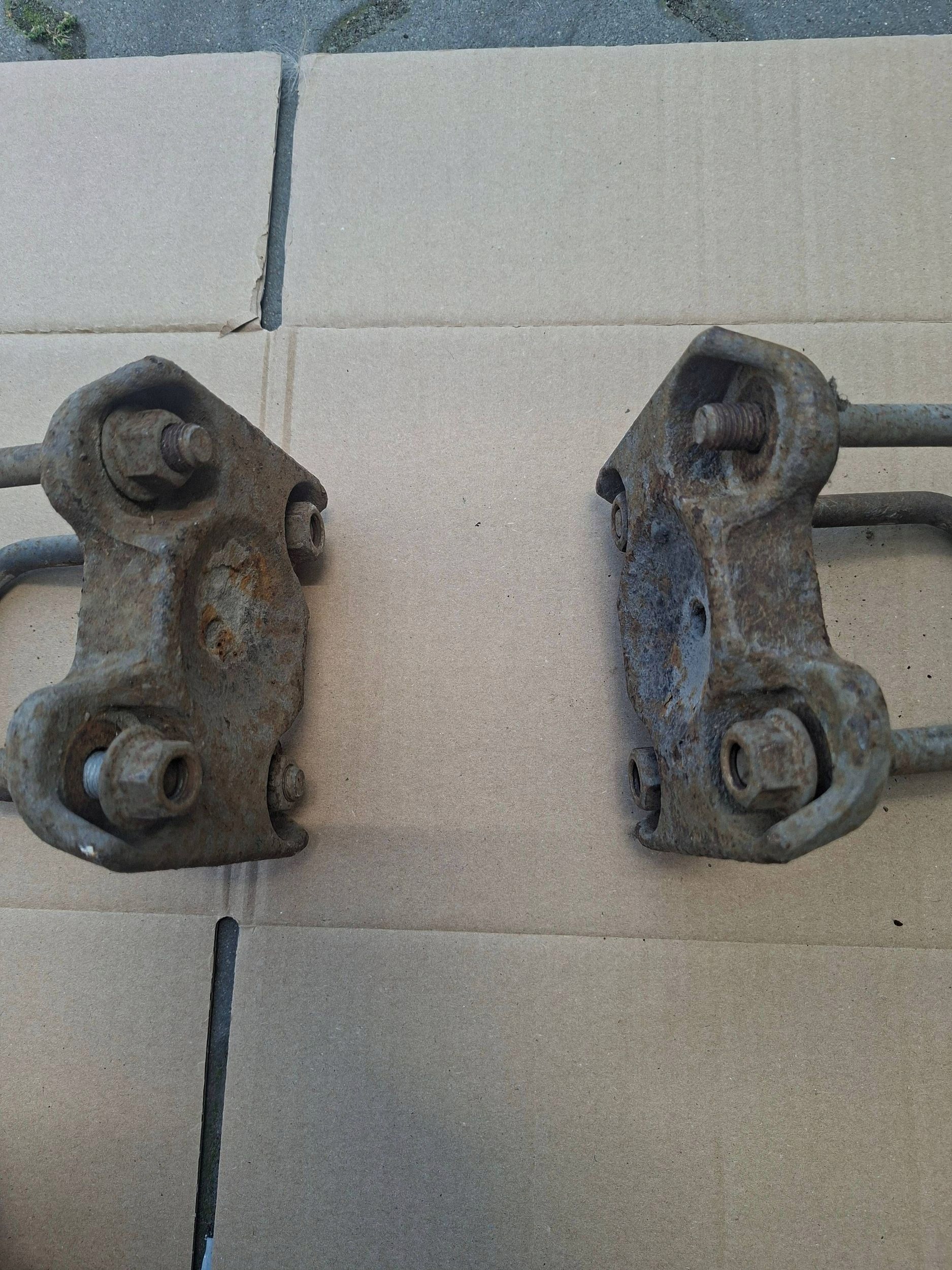 VW Caddy Rear Leaf Spring Bracket Used image 3