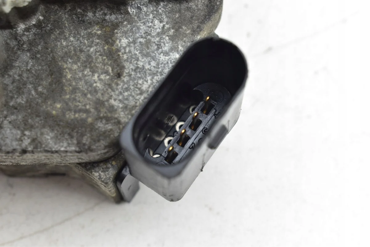 Drosselklappe VW Passat B6 B7 Audi A3 1.6 TDI image 3