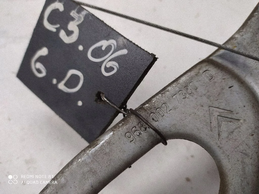 Lasi-ikkunan nostin Citroen C3 takavasen