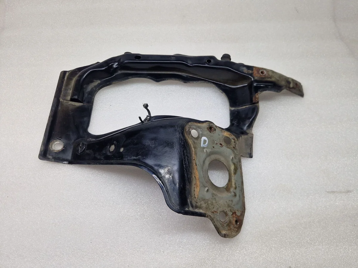 Support latéral avant droit Opel Combo C