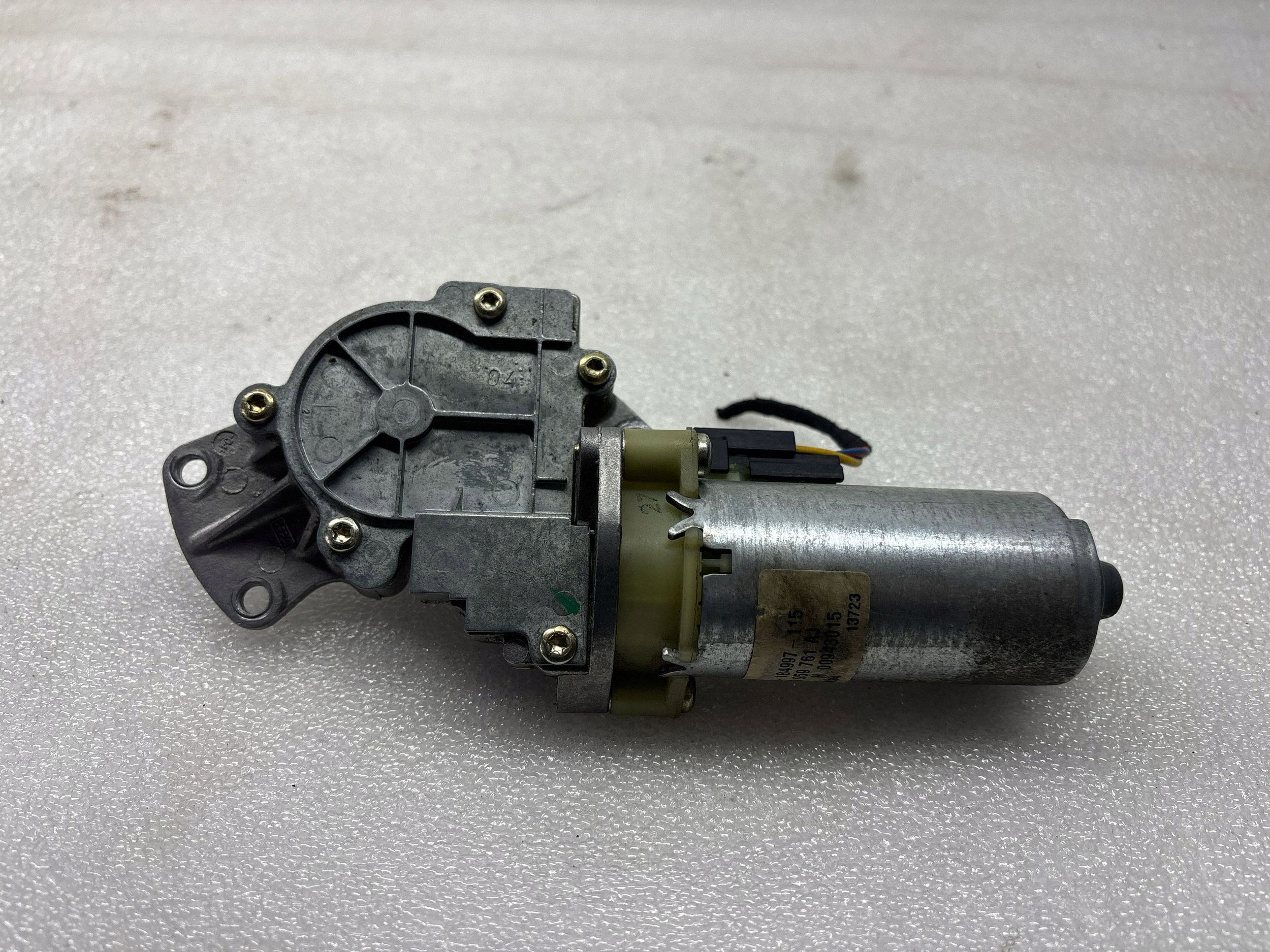 Motor de ajuste de assento Audi OE 3B0959761AJ image 3