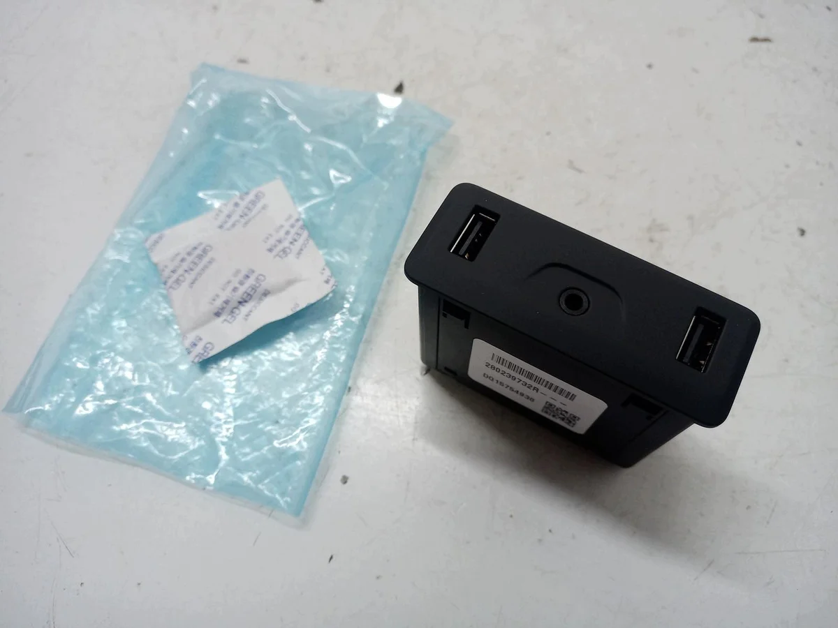 Tomada USB AUX Renault Kadjar 280239732R Usada