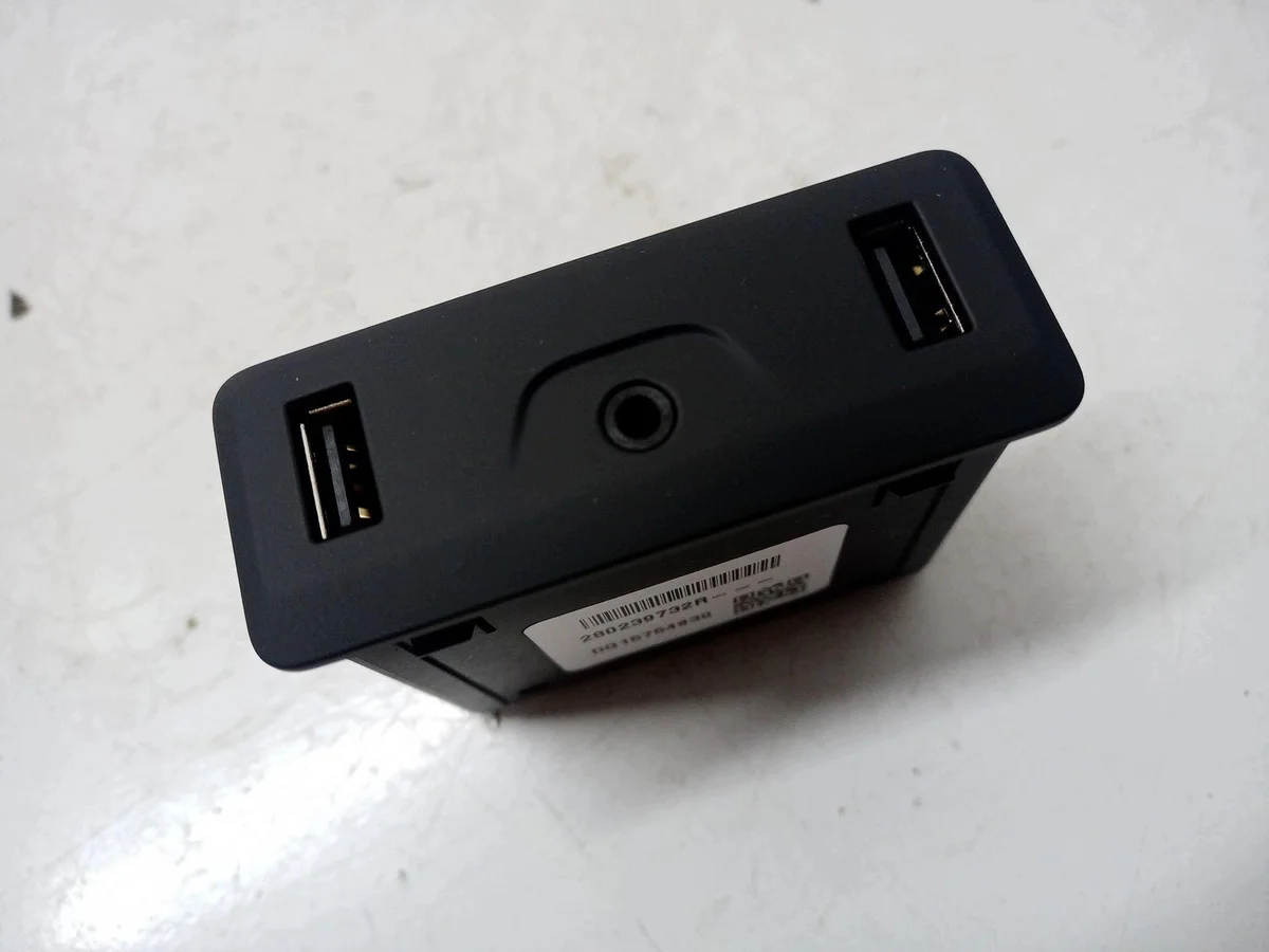 USB AUX -liitin Renault Kadjar 280239732R