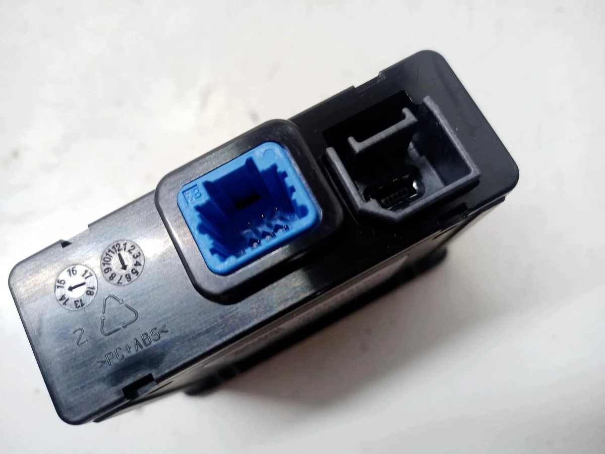 USB AUX -liitin Renault Kadjar 280239732R image 4