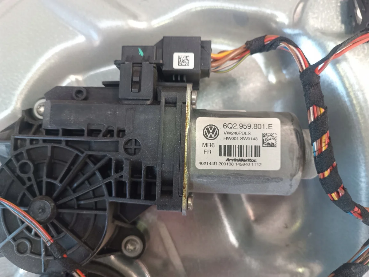 VW Polo IV FL Window Regulator Right Front image 4