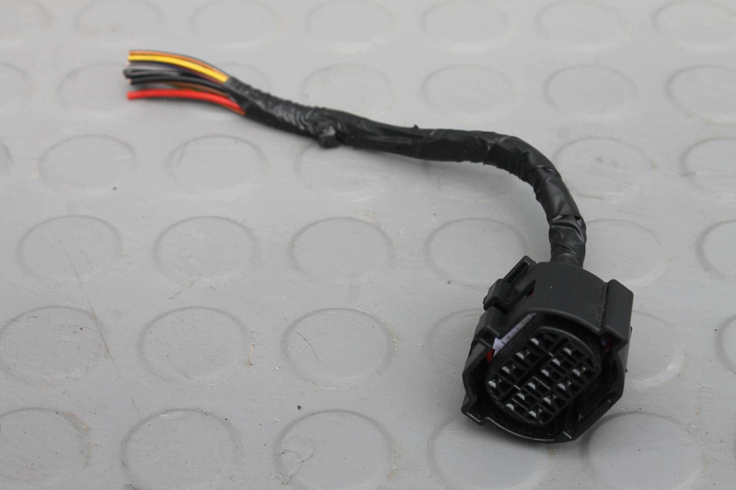 Pistoke lamppuun Kia Sportage V 21-24 12/14-nastainen