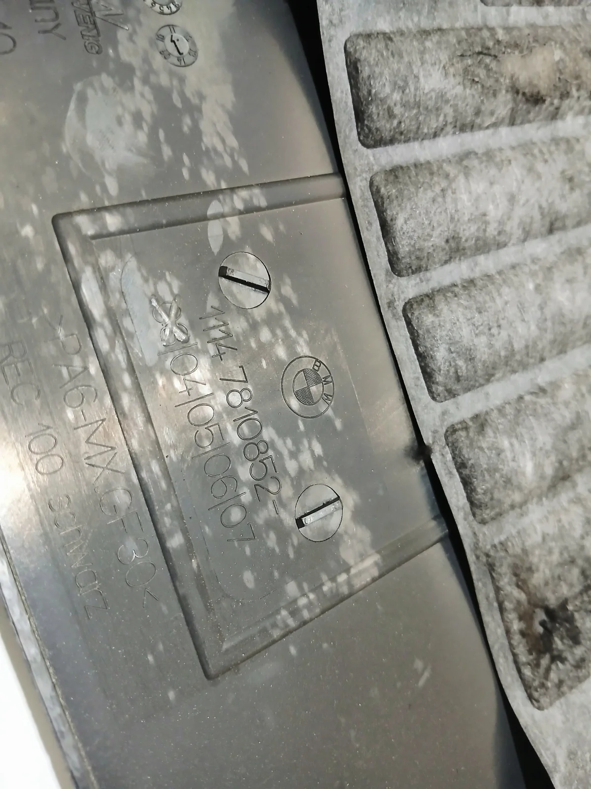 BMW E90 E91 E92 E93 Diesel Engine Cover image 3