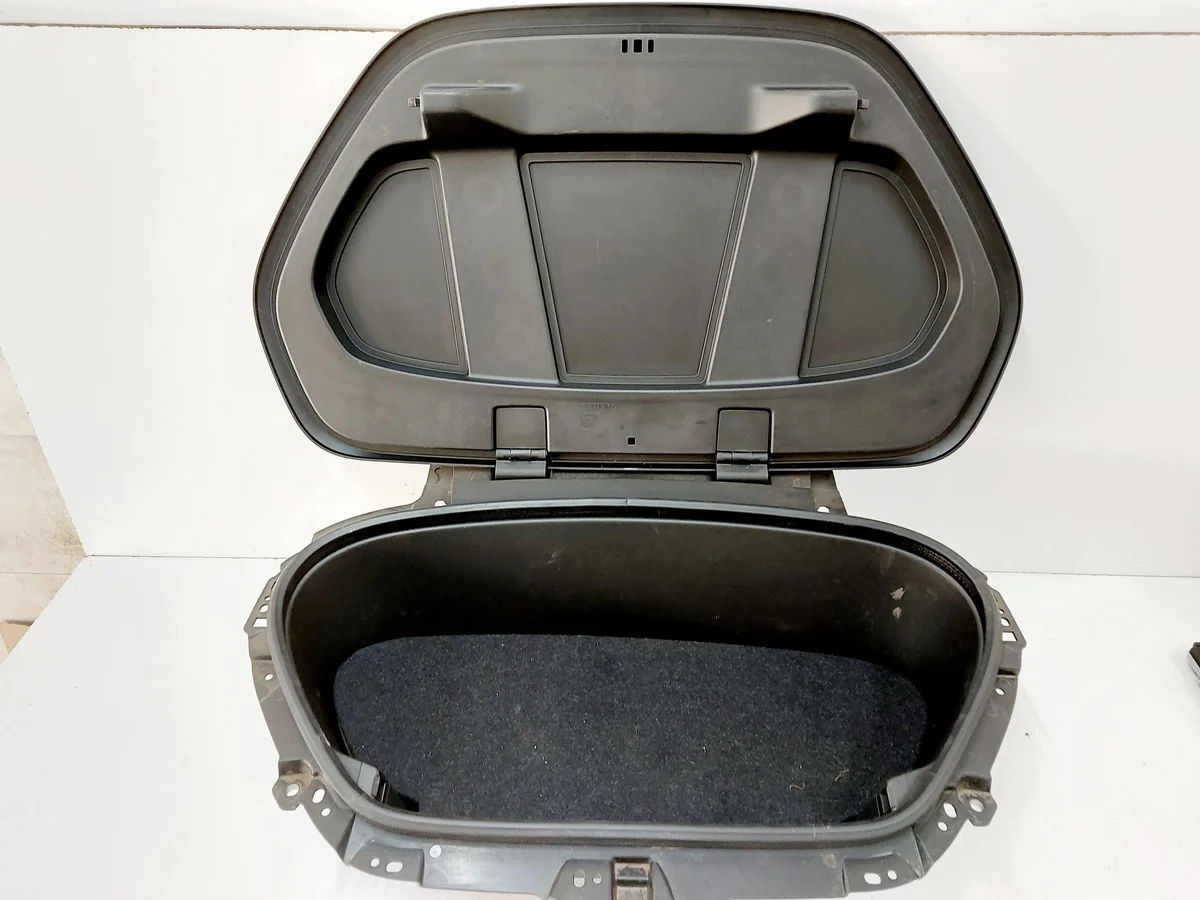 Coffre avant Volvo XC40 Recharge 32239221