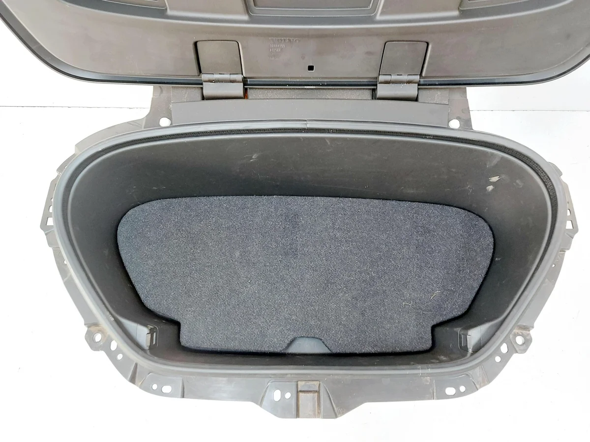 Volvo XC40 Recharge Front Trunk Storage 32239221 image 3