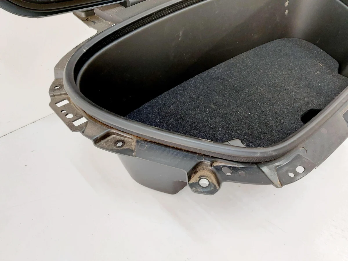 Volvo XC40 Recharge Front Trunk Storage 32239221 image 4