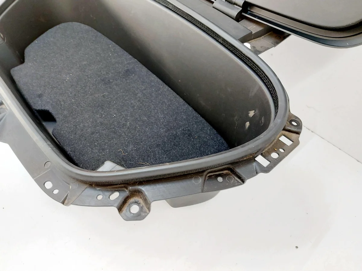 Volvo XC40 Recharge Front Trunk Storage 32239221 image 5