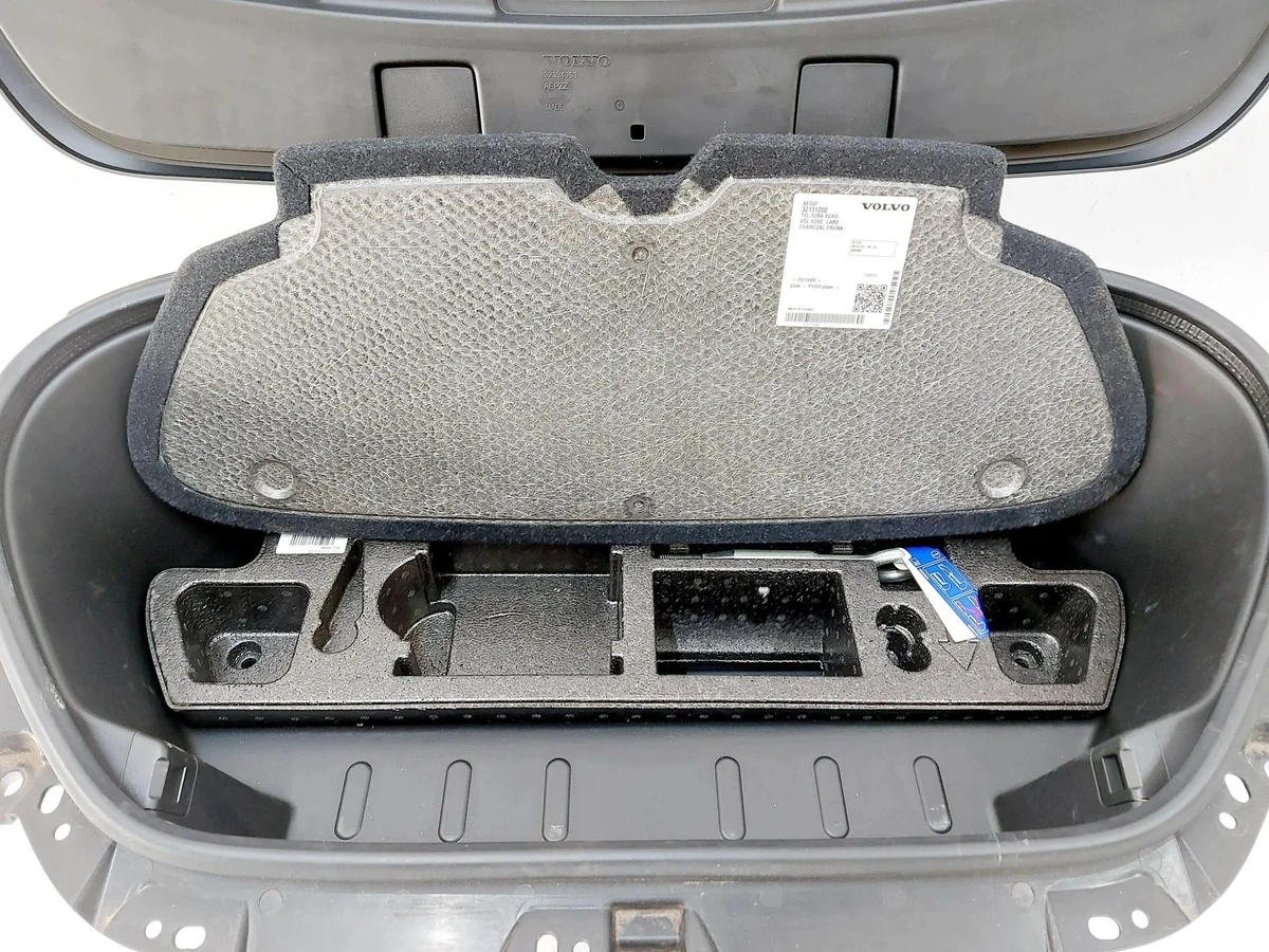 Volvo XC40 Recharge Front Trunk Storage 32239221 image 6