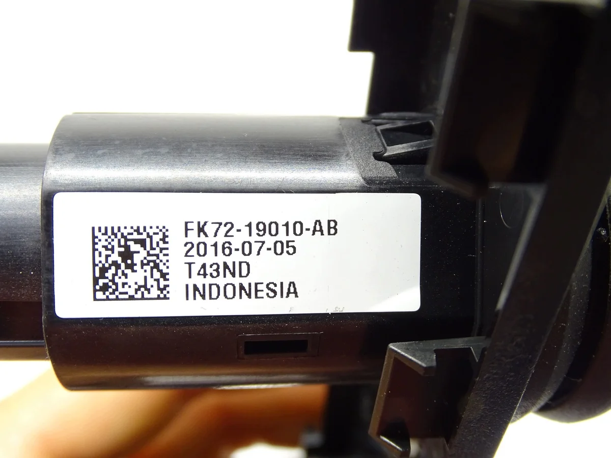 Cargador USB Jaguar F-Pace HK83-045B49-AB image 5