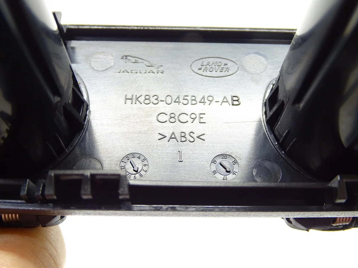 Cargador USB Jaguar F-Pace HK83-045B49-AB image 6