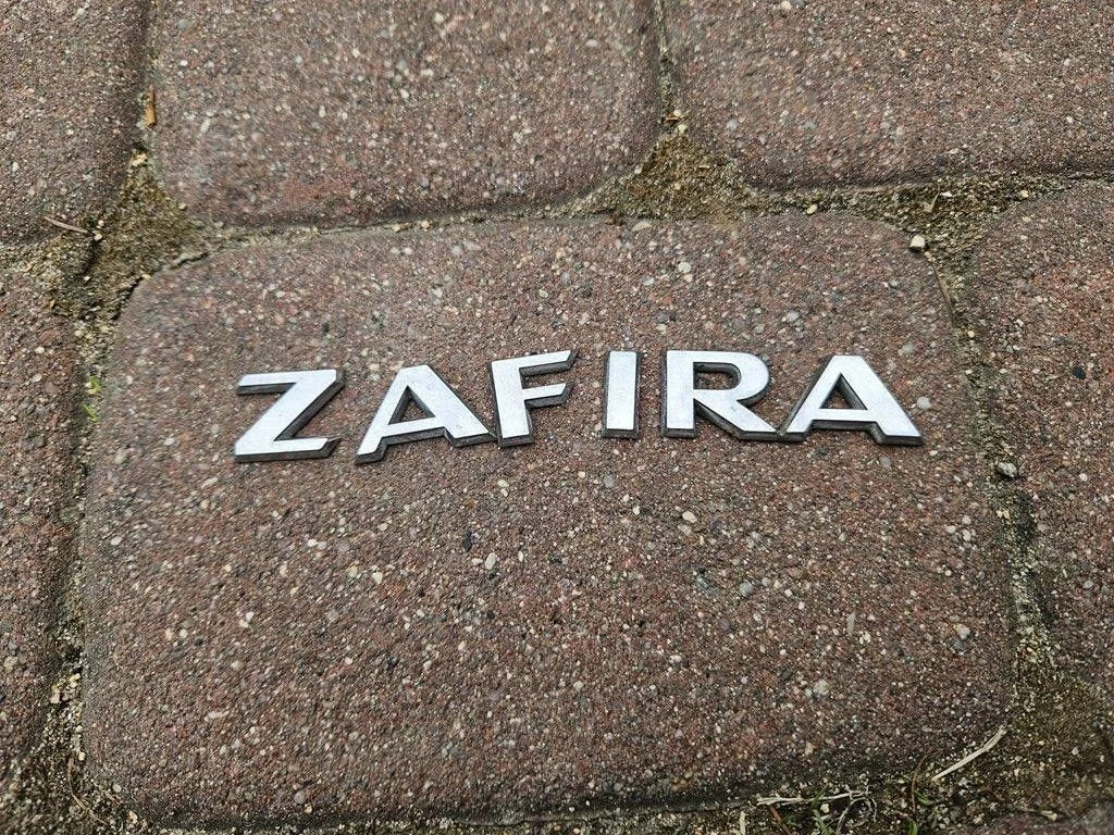 Opel Zafira C takaluukun merkki