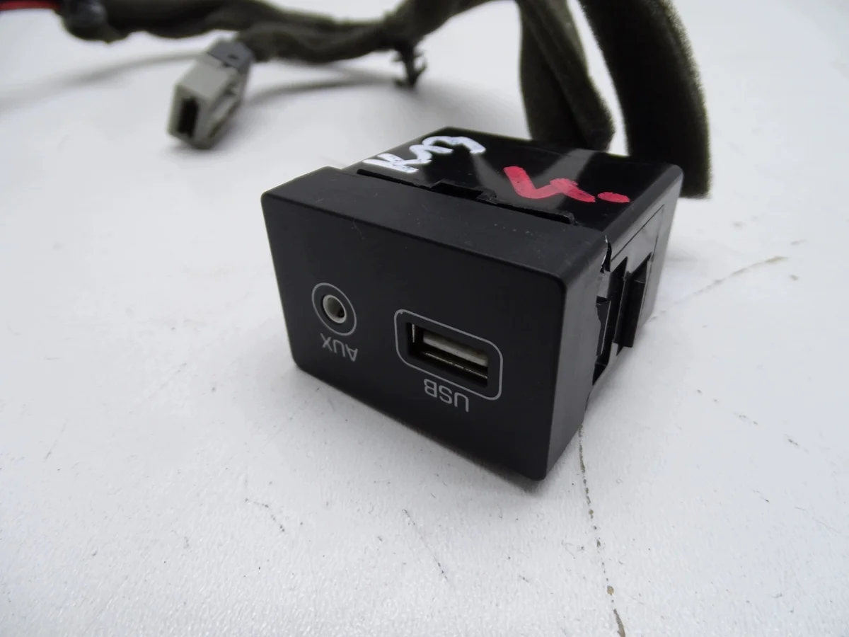Conector USB AUX Hyundai Santa Fe III 96120-2W560 image 5