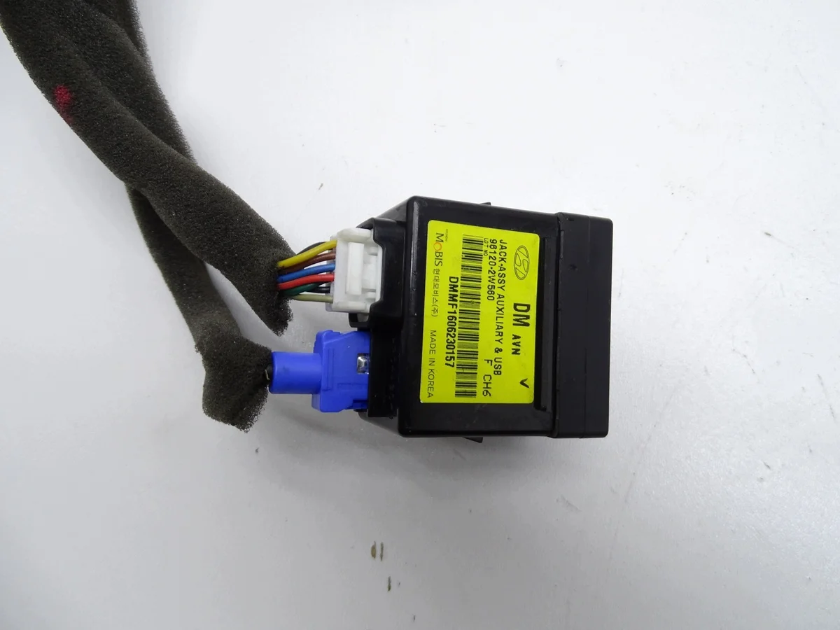 Conector USB AUX Hyundai Santa Fe III 96120-2W560 image 7