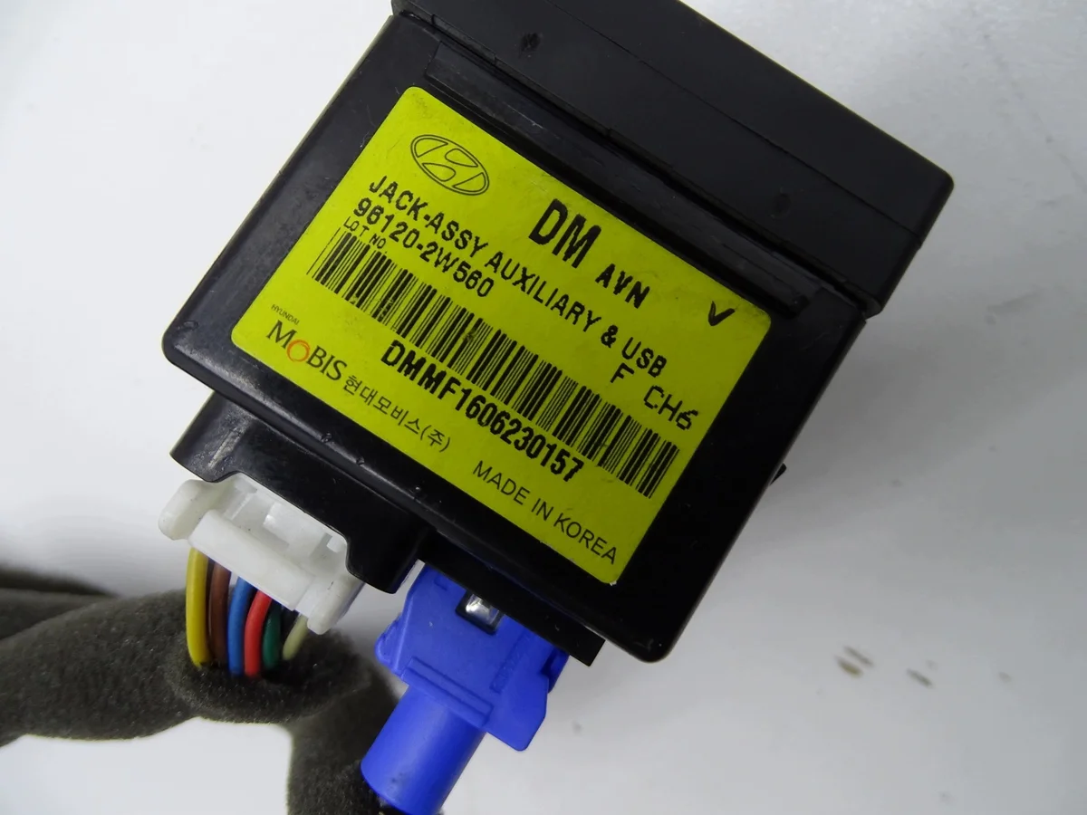 Conector USB AUX Hyundai Santa Fe III 96120-2W560 image 8