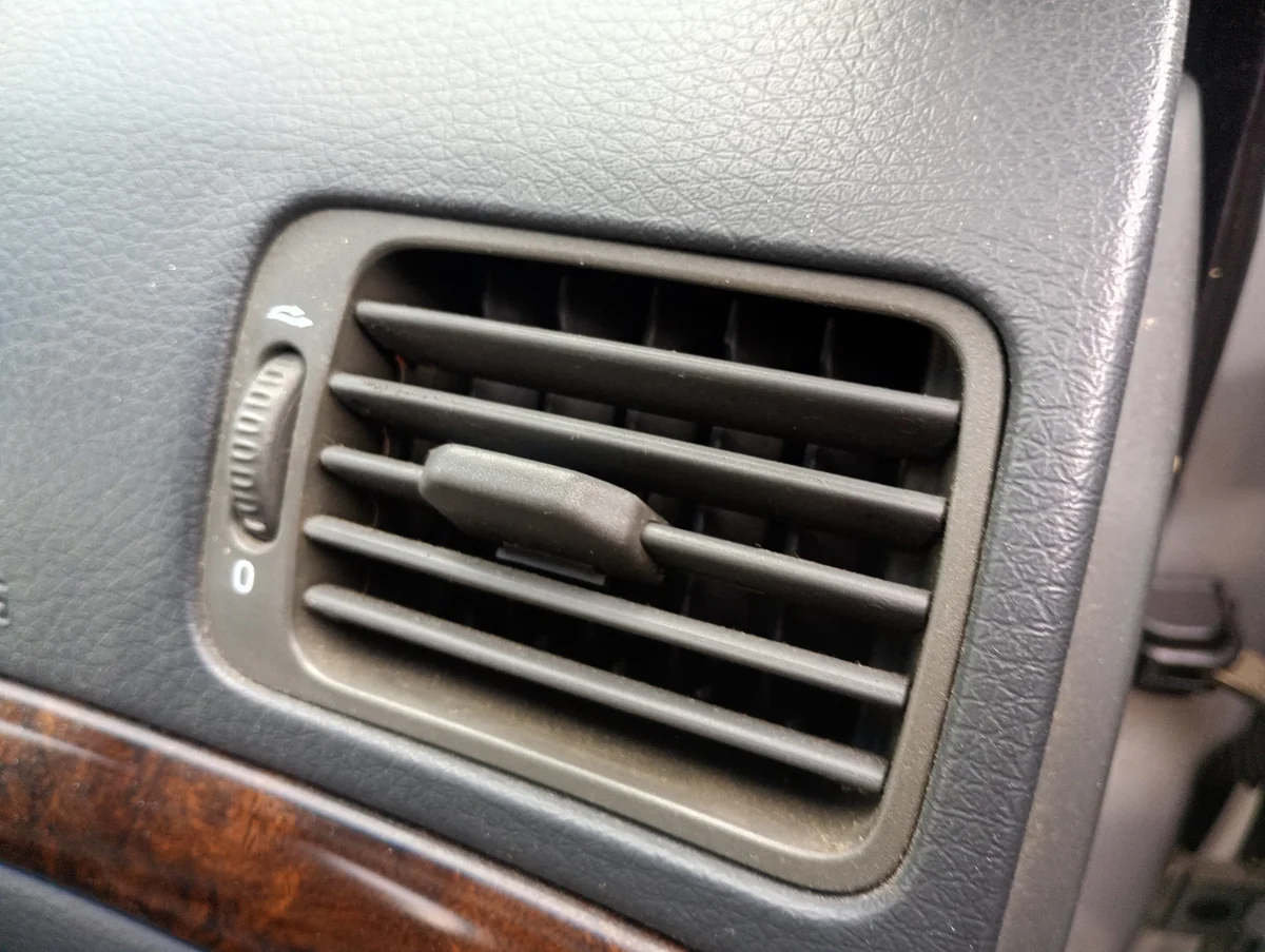 Volvo S80 1 ilmastointiritilä oikea MM-1108-31 image 3
