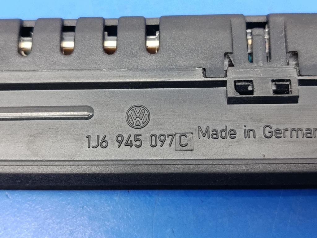 VW Golf IV Hatchback Extra Stoplicht 1J6945097C image 4