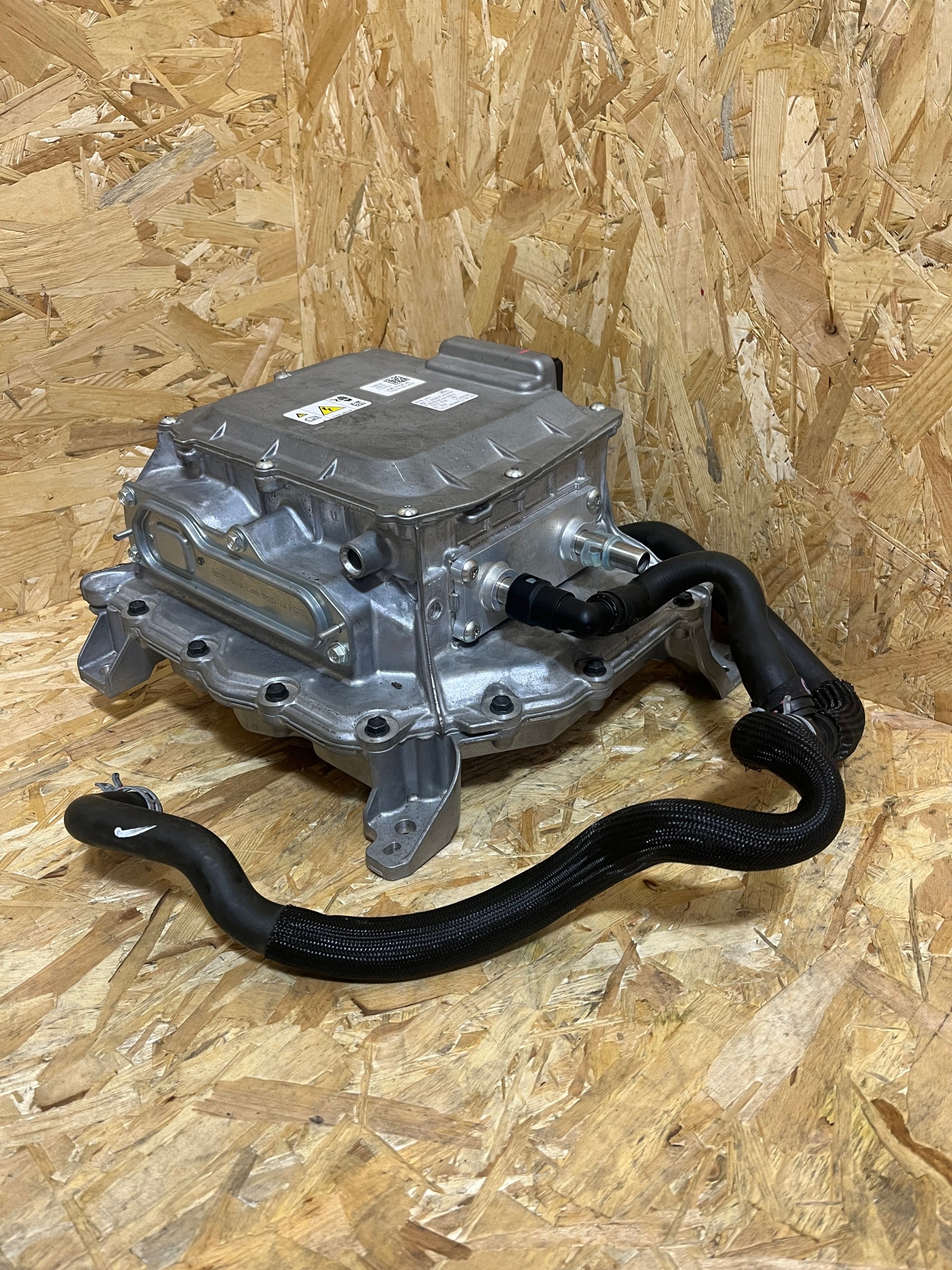 Inversor Mustang Mach-E GT LJ98-7P425-AD image 3