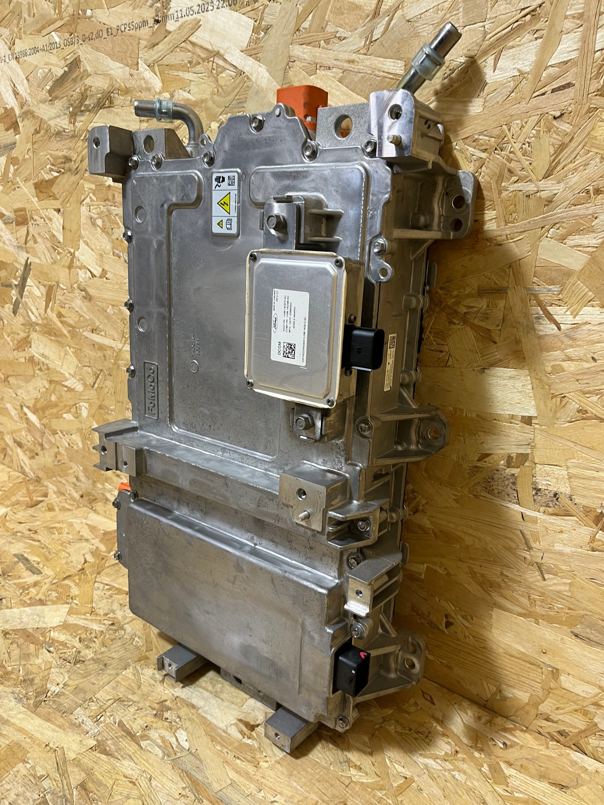 Invertteri Mustang Mach-E GT LK98-10C785-BE image 3