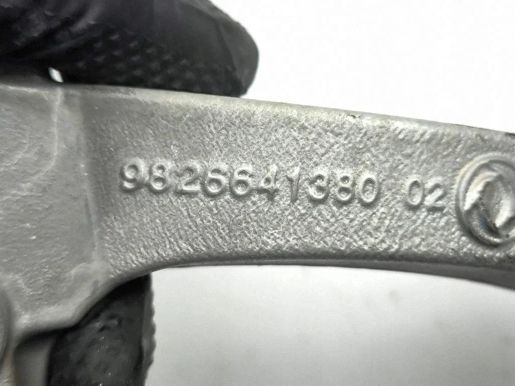 Support compresseur clim Citroen e-C4 III 9826641380 image 7