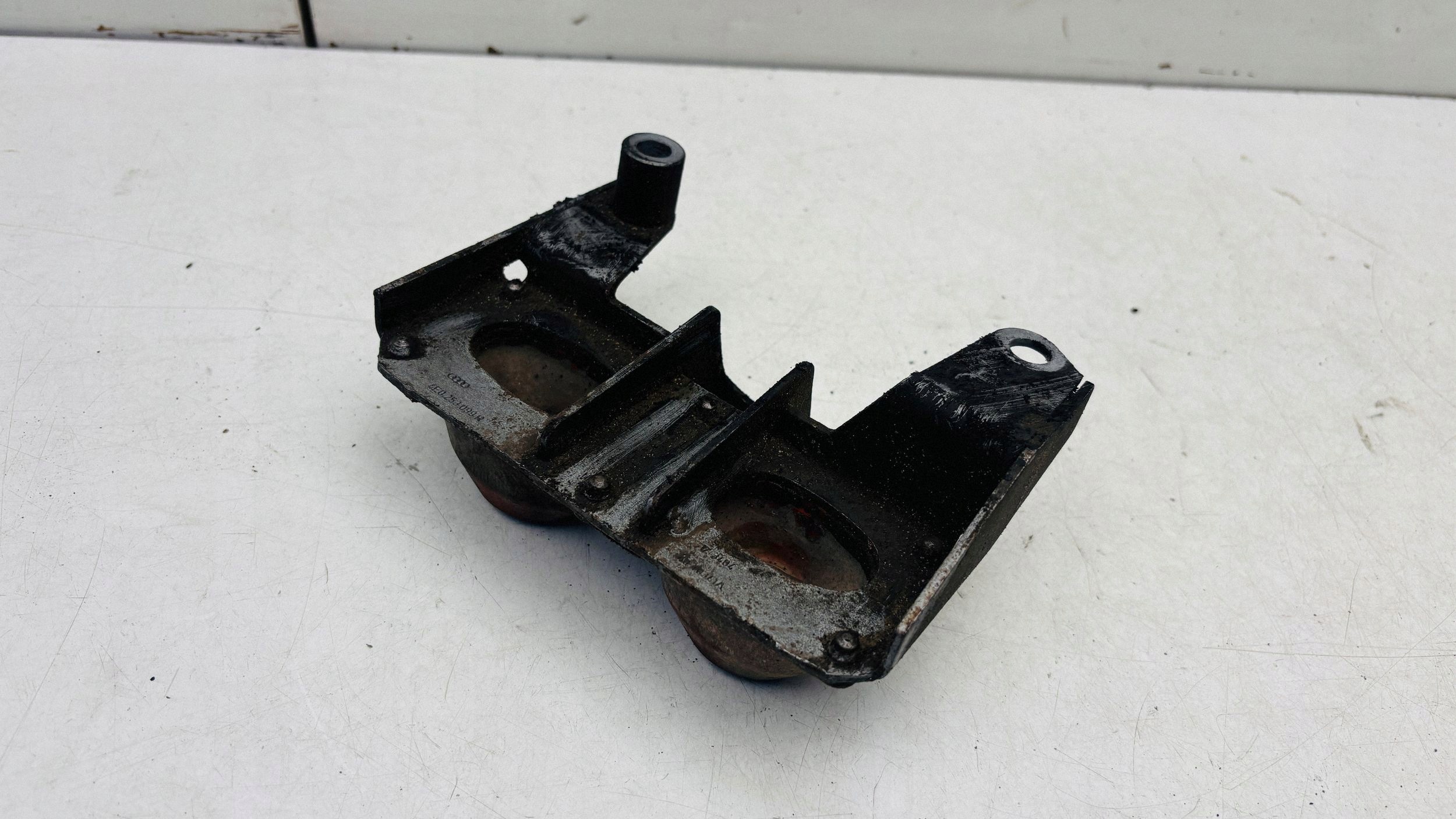 Audi A8 S8 D3 4E Support Silencieux 4E0253099R image 3