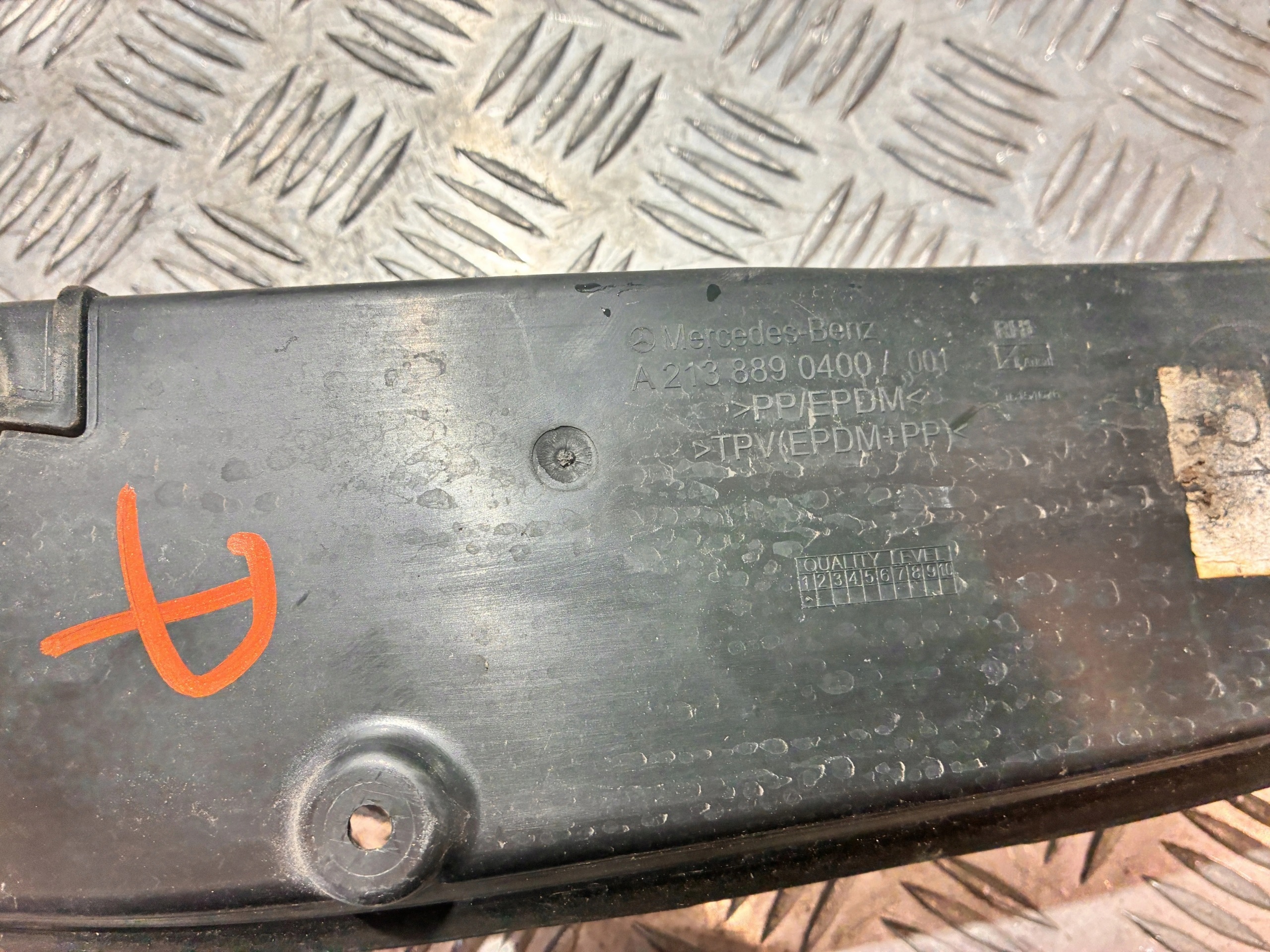 Mercedes A2138890400 Dämmung Kotflügel