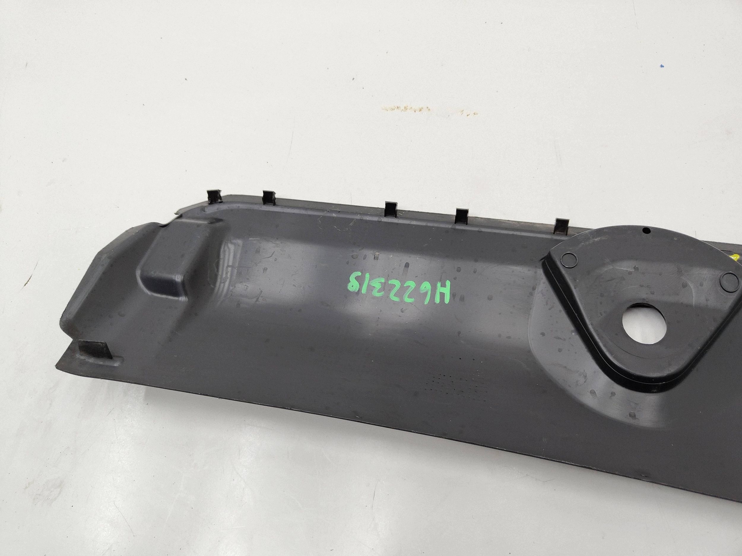 Audi A4 B9 Abdeckung 8W0807081F Gebraucht image 8