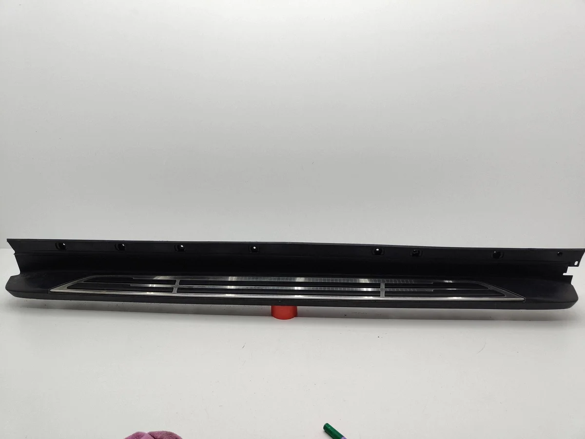 Toyota Highlander IV Bagage de seuil gauche