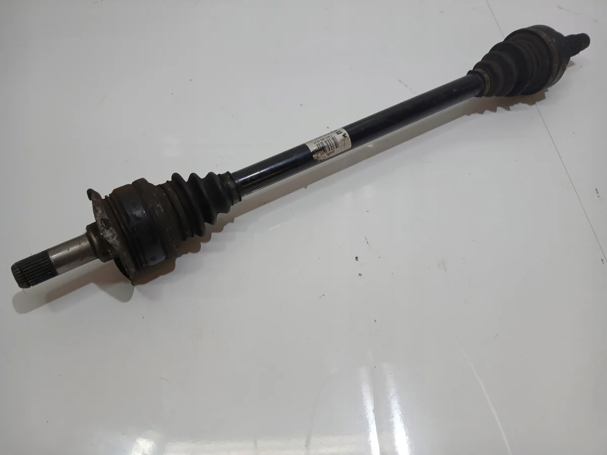 BMW 7581022 Halvaxel Bak Använd