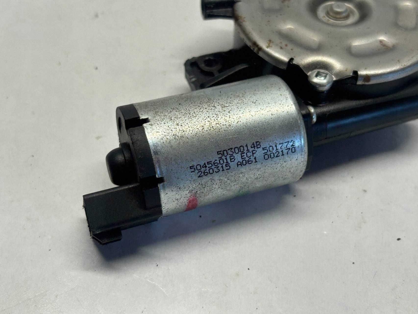 Stolmotor fram vänster Dodge RAM 5045601B image 10