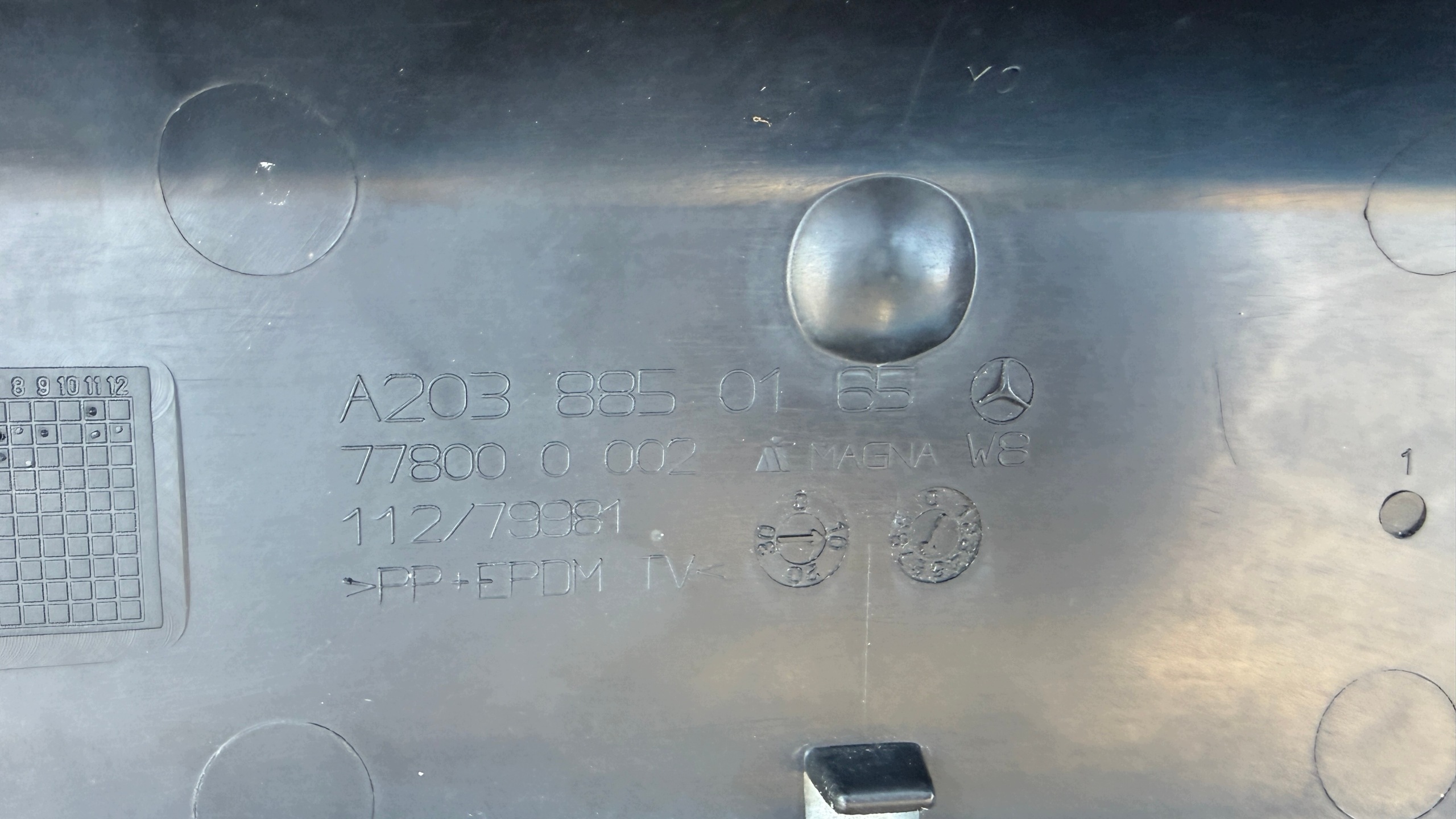 Mercedes C-Klasse W203 Stoßfänger vorne A2038850025 image 9